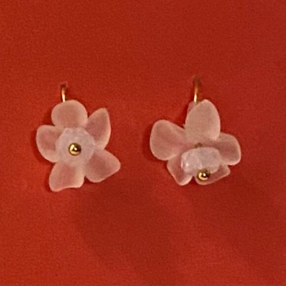 NEW White acrylic flowers with gold ear wire - Picture 4 of 6